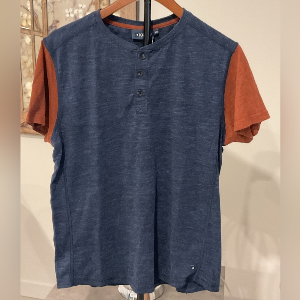 Like New KOLBY  2 tone shirt with 3 Buttons